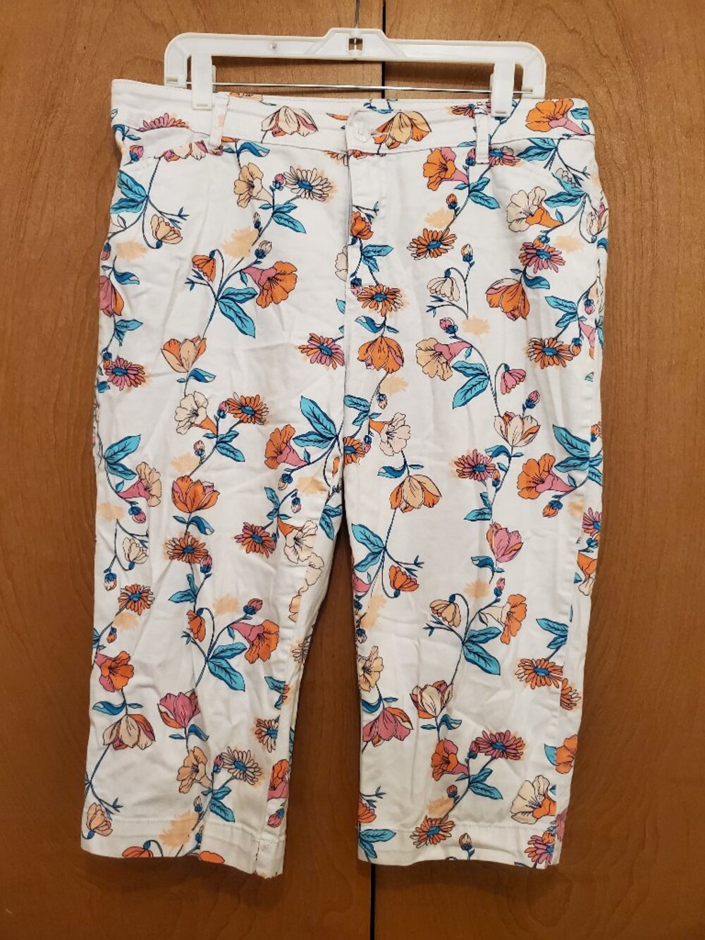 St. John's Bay Floral Capri Pants